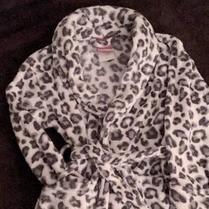 Sugar Sweet Couture. Girls robe soft, animal print. Size 4/5.